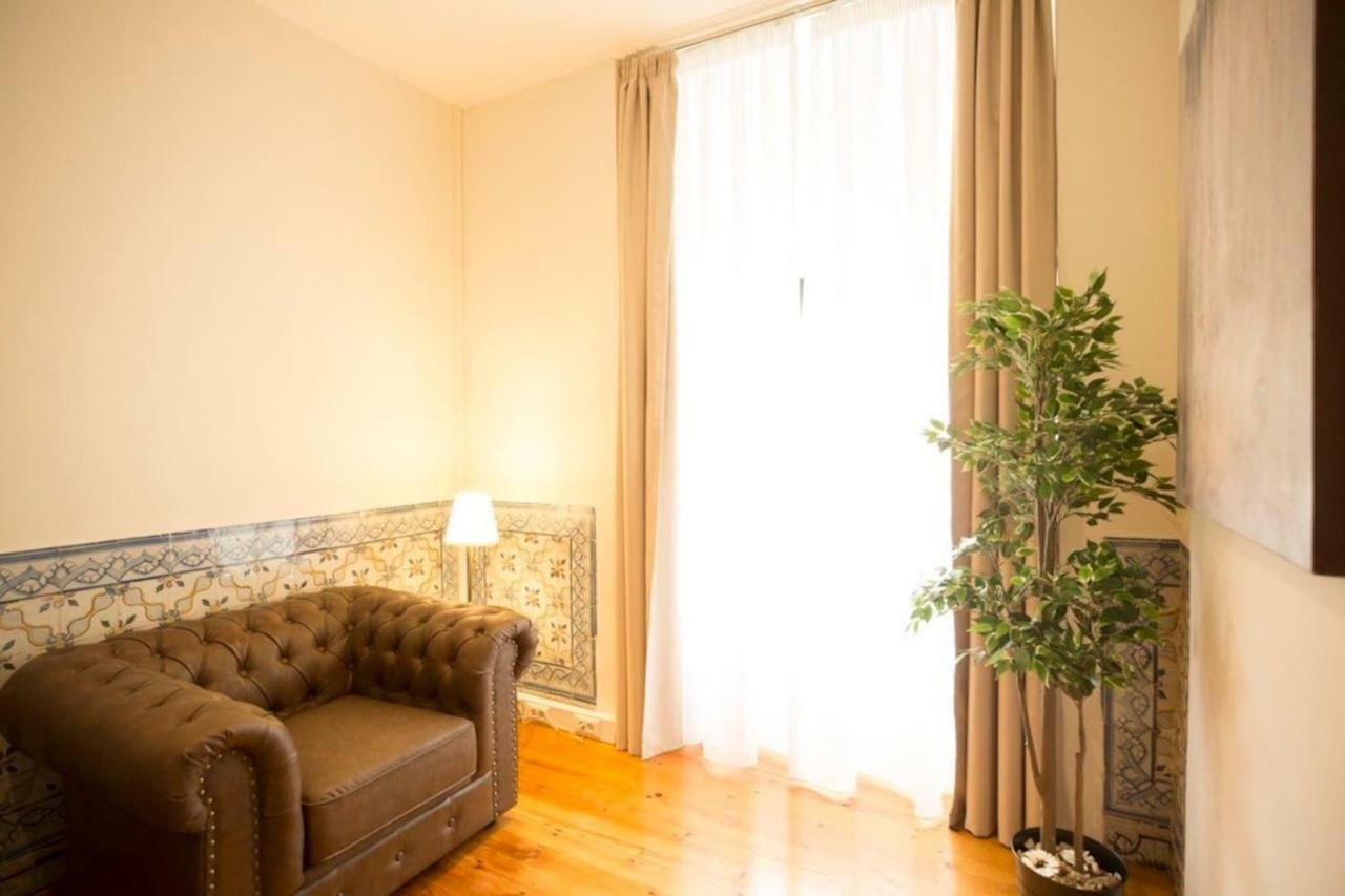 Ola Lisbon - Chiado IV Apartment Bagian luar foto
